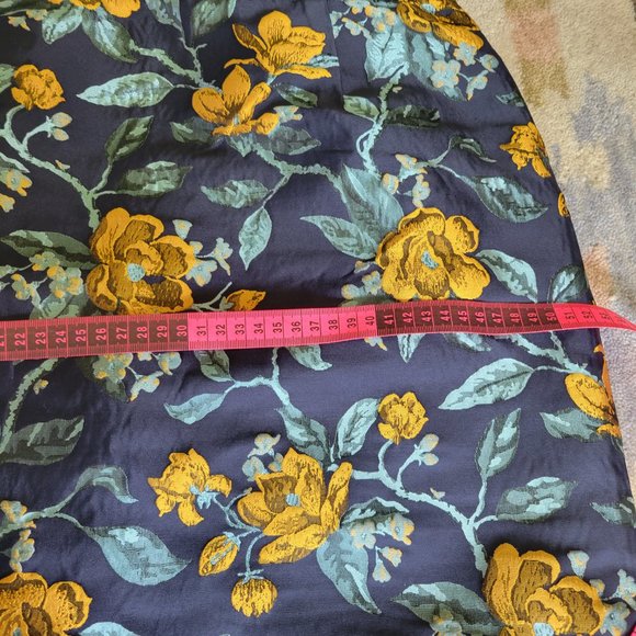 Jacquard Floral Print Pencil Skirt - Picture 6 of 7